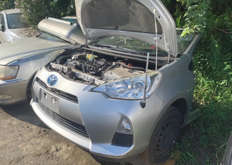 Передний фара от Toyota Aqua, 2011-2014г, левая сторона